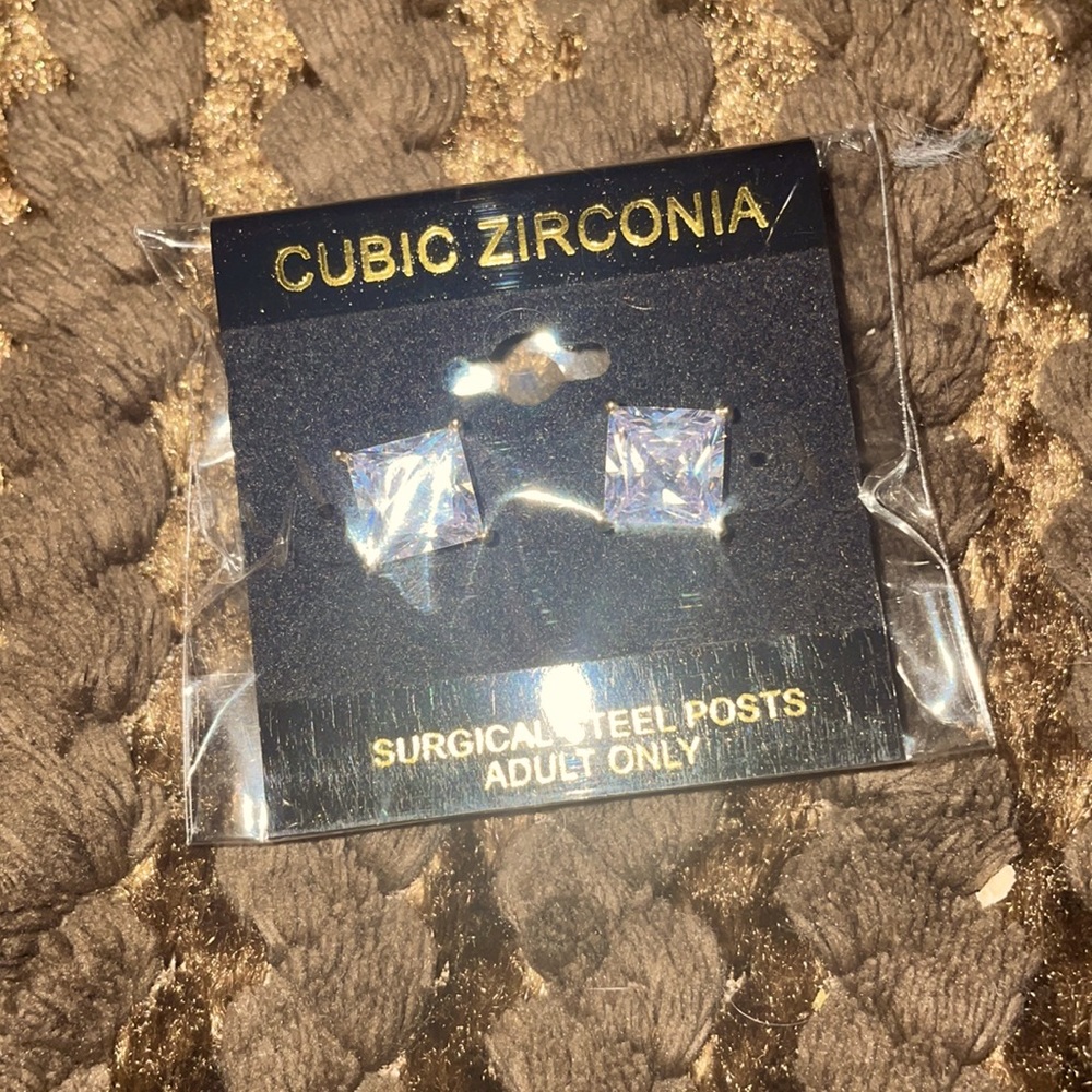 💎💎CUBIC ZIRCONIA SQUARE STUD EARRINGS GOLD 💎💎